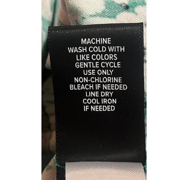 Torrid Women's Green Floral Short Sleeve Button Pintuck Maxi Dress SZ 1 (14/16) - Picture 10 of 11